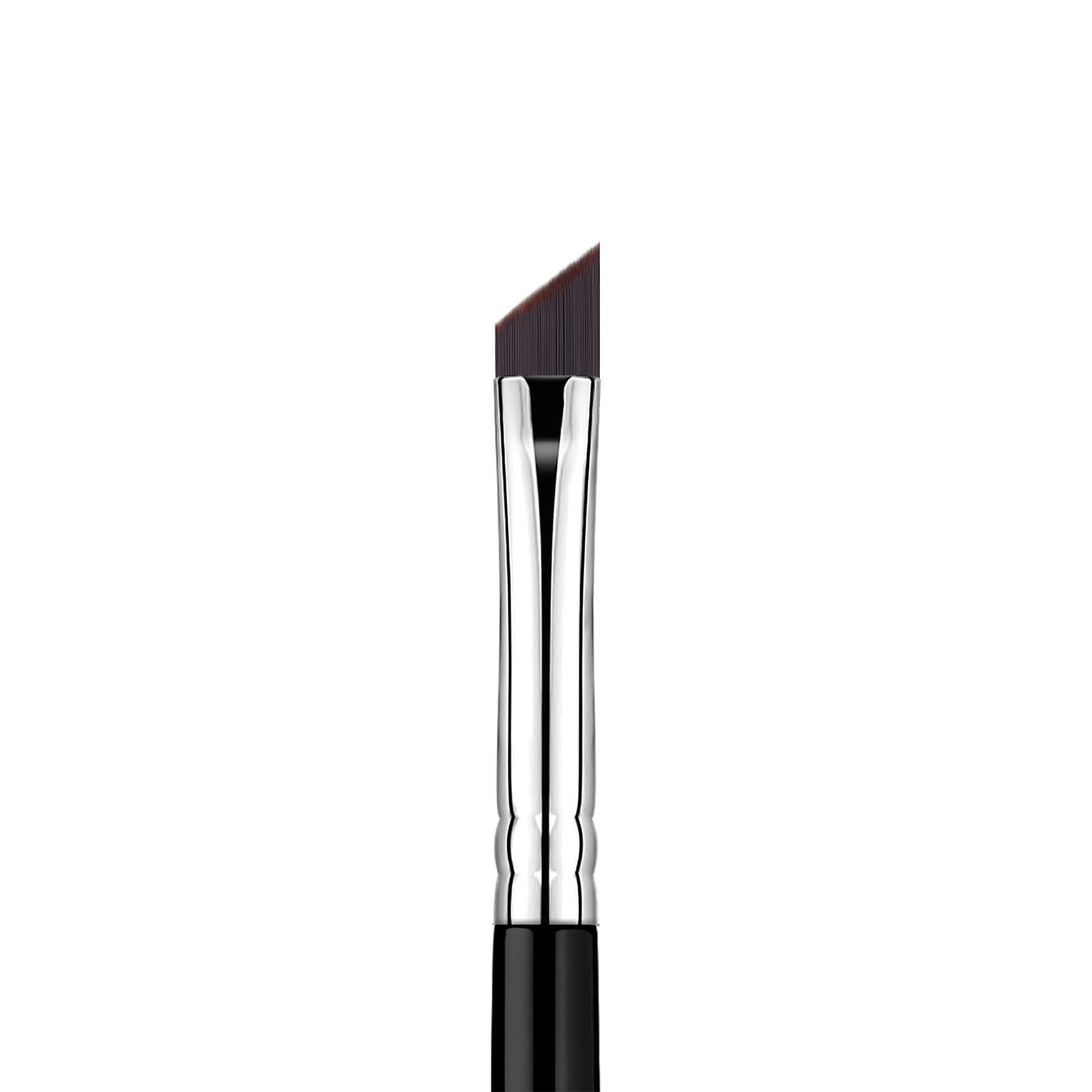 Angled Eyeliner Brush