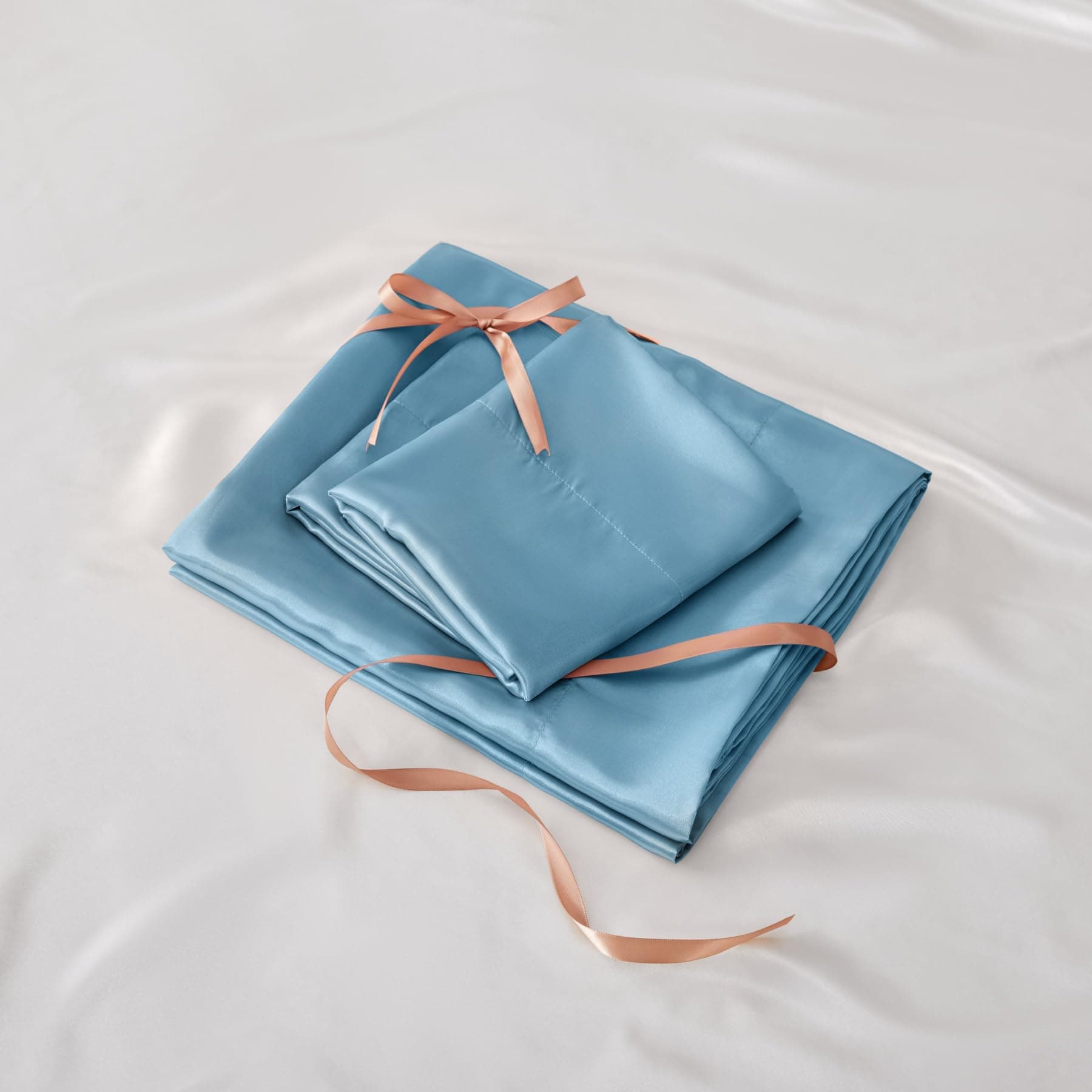 BEDELITE King Size Sheets Set, Luxury Soft Airy Blue Satin Sheets for Hair and Skin, Similar to Silk Bed Sheets Set 4 Pieces with 1 Deep Pocket Fitted Sheet, 1 Flat Sheet, and 2 Pillowcases