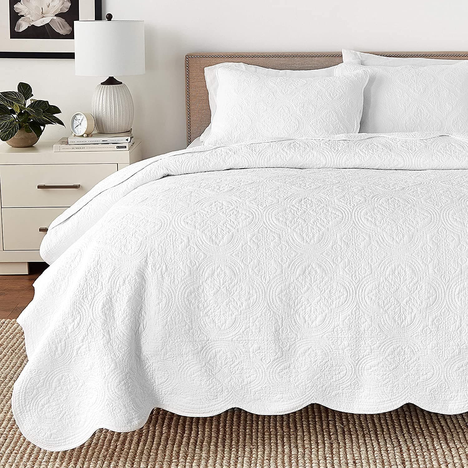 100% Cotton Victorian Medallion Solid White Matelasse Embossed Bedding Quilt Set, Reversible Lightweight Bedspread, Coverlet for All Season (Oversized King - 3 piece)